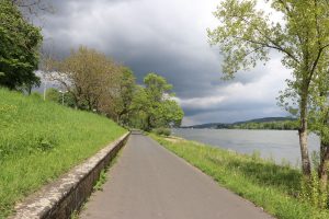 Fahrradwege am Rheinufer von Bonn bis Remagen