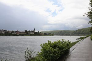 Radtour am Rhein mit Blick auf Unkeln